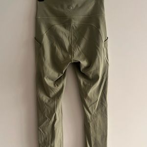 LULU LEMON LEGGINGS SIZE 6 in fantastic condition